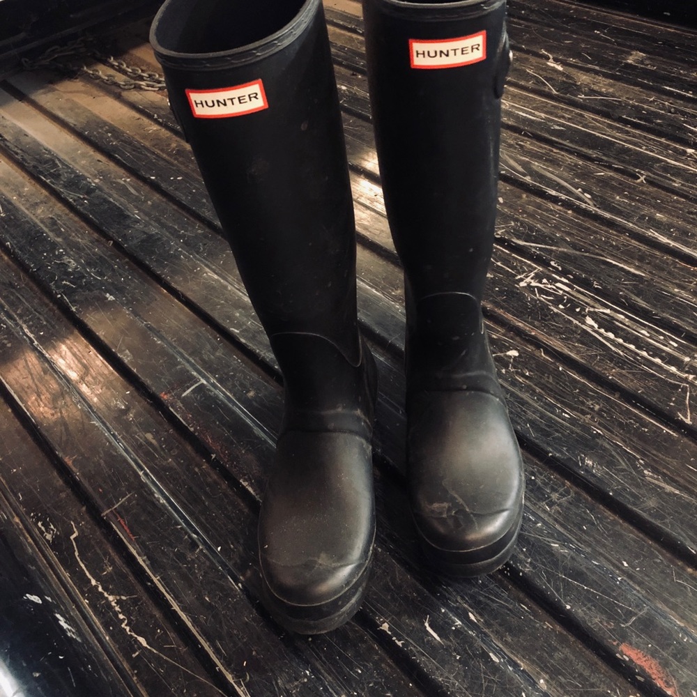 Black hunter boots